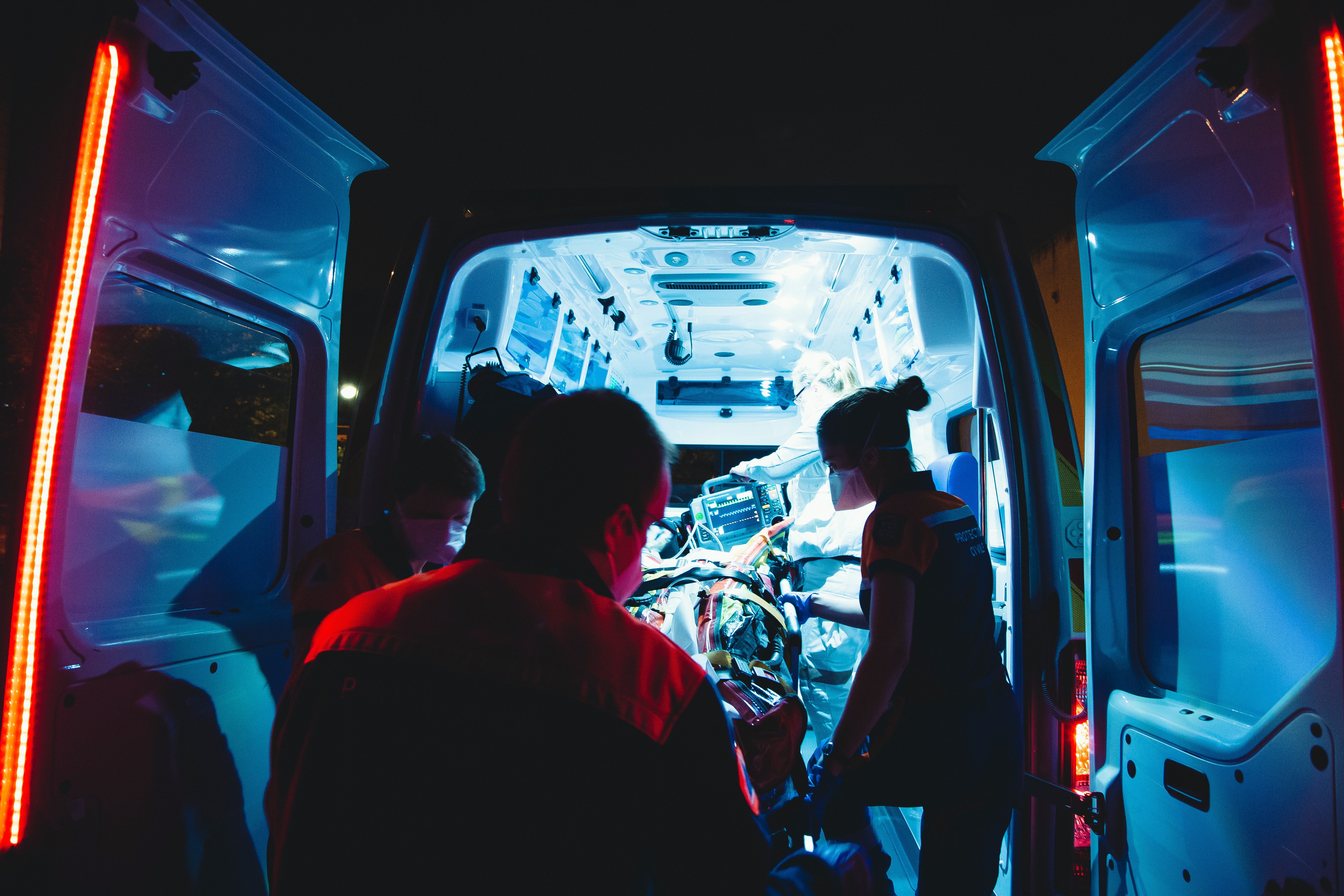 A neighbor called an ambulance for Mrs. Doeres.  |  Source: Unsplash