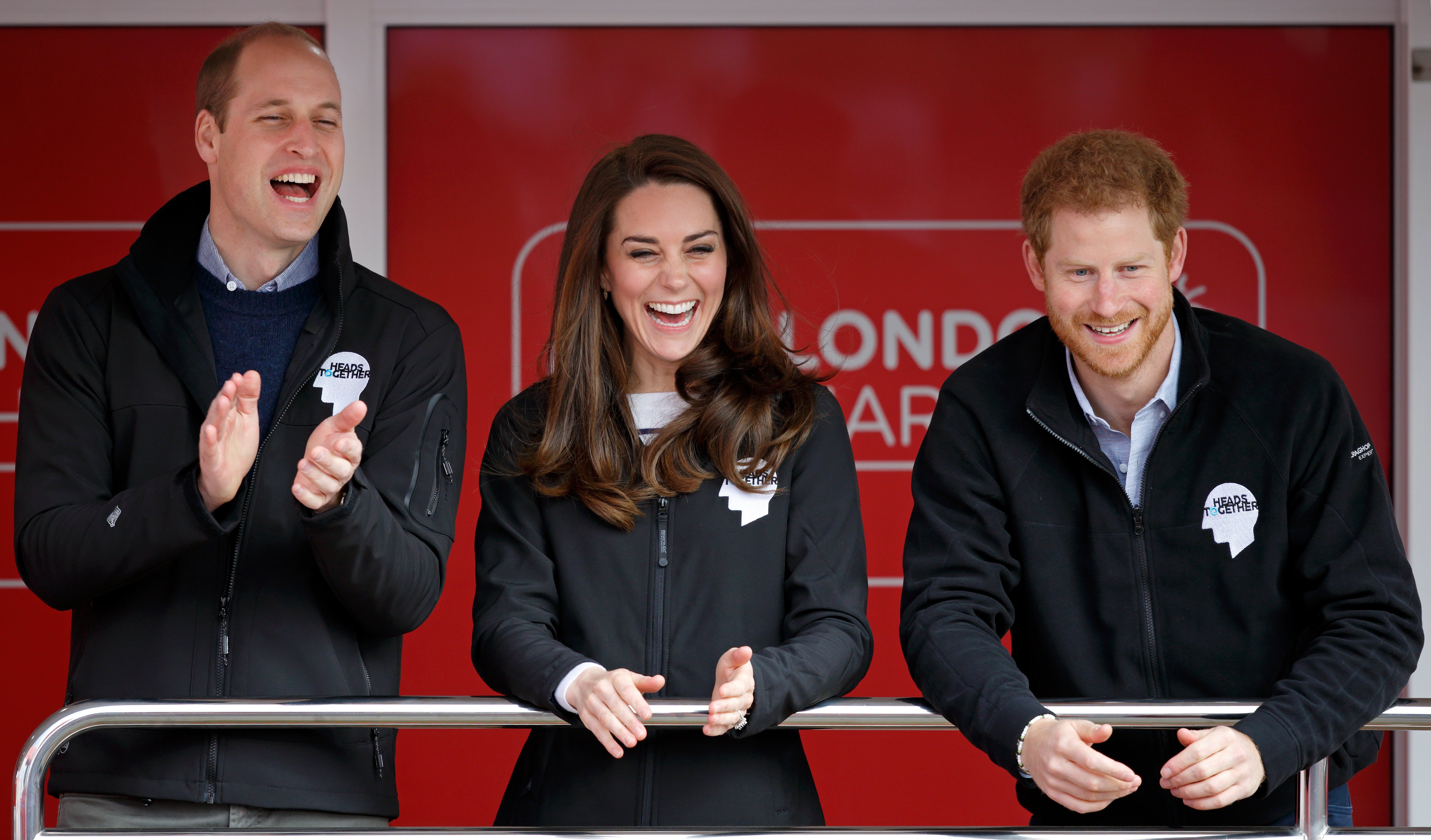 Prince William, The Prince of Wales, Catherine, The Princess of Wales and Prince Harry cheer on runners as they start the 2017 Virgin Money London Marathon on April 23, 2017 in London, England.  |  Source: Getty Images