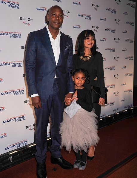 Dave Chappelle with his wife Elaine Chappelle and daughter Sonal Chappelle at the John F. Kennedy Center on October 18, 2015 |  Photo: Getty Images